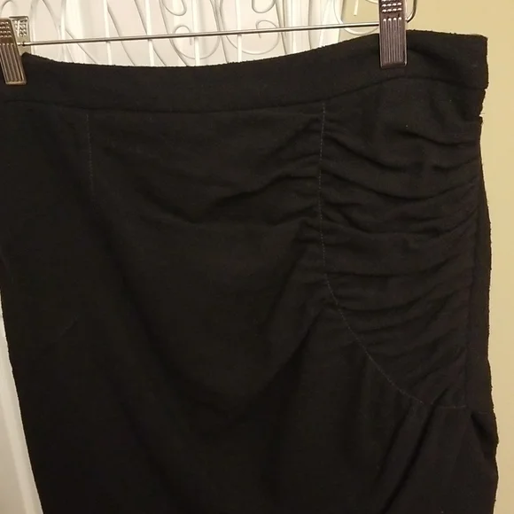 Black Leon Max Limited Edition Skirt. - Picture 2 of 13